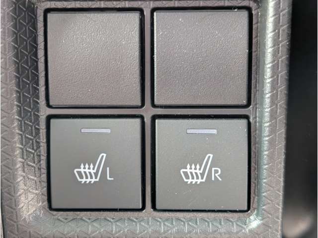 シートヒーター付なので冬の寒い時期にもピッタリ♪