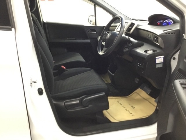 フィット感のあるシート。しっかりと支えてくれるので、長時間の運転を快適にサポートしてくれます。