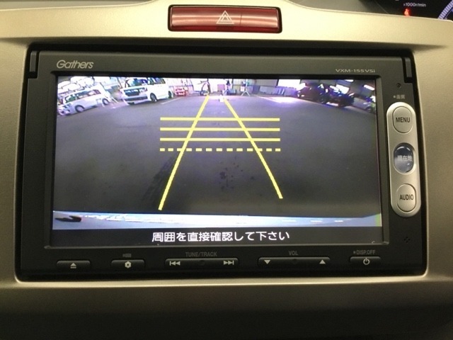 バックモニター付きで、車庫入れやバック時の後方確認をサポート。