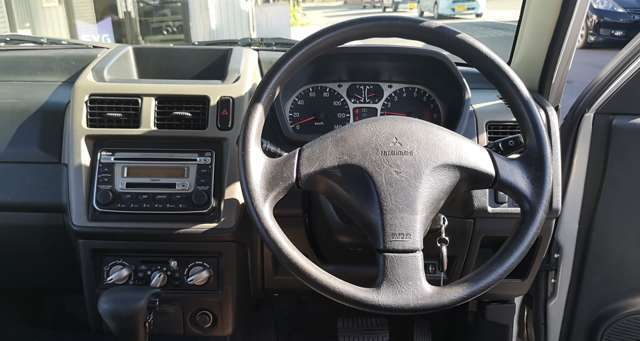 こちらの車両は内外装も綺麗で禁煙車です。