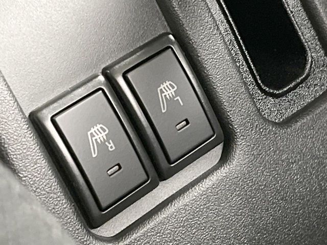 【シートヒーター】寒い日に重宝するシートヒーター！エアコンより早く温まってくれるので寒がりの人も安心ですね♪エアコンの温風は乾燥するから苦手、という方にもをおすすめです。