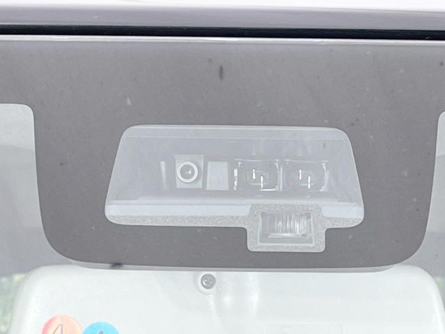 【スズキ　セーフティサポート】走行中に前方の車両等を認識し、衝突しそうな時は警報とブレーキで衝突回避と被害軽減をアシスト。より安全にドライブをお楽しみいただけます。
