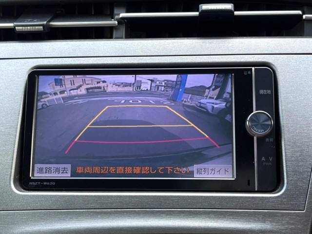 【バックカメラ】駐車時に後方がリアルタイム映像で確認できます。大型商業施設や立体駐車場での駐車時や、夜間のバック時に大活躍！運転スキルに関わらず、今や必須となった装備のひとつです！