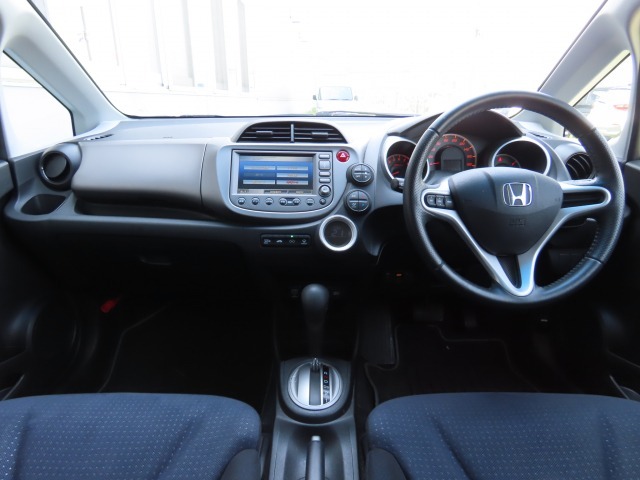 広びろとした視界が運転にゆとりを広げます