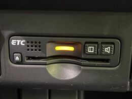 【ETC】高速道路の料金所をストレスなく通過！話題のスポットやサービスエリアに多い「スマートIC」利用時は必須のアイテムです。当店でセットアップを実施、ご納車当日からすぐにご利用いただけます！