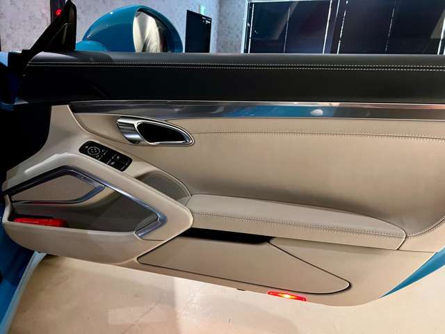 ブルメスターサウンドシステム、GTスポーツステアリング、マルチファンクションヒーテッドステアリング