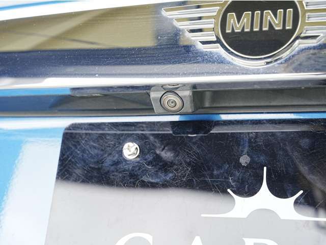 後退時・駐車時に便利なバックカメラも装備されていますので駐車が苦手な方でも安心して駐車していただけます！