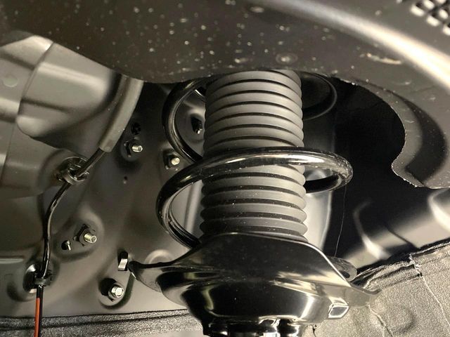 お車を安心してお乗りいただく為には、足回りの定期点検が欠かせません。サービスサポート（有償保証）では無料点検もご提供しており、安心のカーライフをお過ごしいただけるサポート体制が整っています。