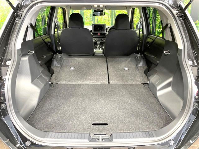 普段のお買い物や通勤、送迎等に十分な荷室スペースを確保しております。セカンドシートを倒すと、大きな荷物の積載も可能です♪