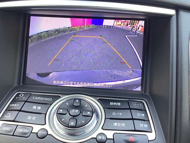 バックカメラも付いていますので後方確認がし易いですね