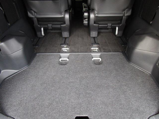 サードシートを畳めばさらにスペース拡大！