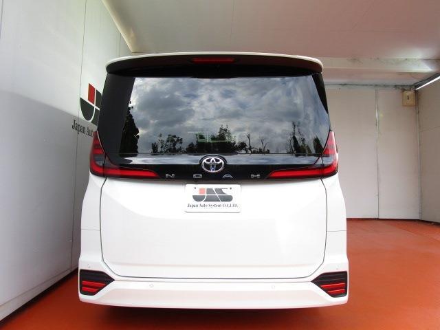 真後ろから1カット！