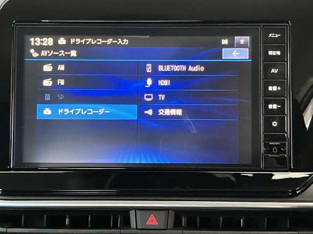 大きなナビで視認性・操作性ともに快適なドライブをサポートします