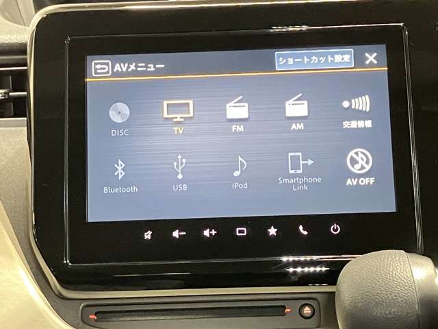 DVD再生機能やBlutoothオーディオ・ipodなど接続出来ますので楽しくドライブが出来ます！！