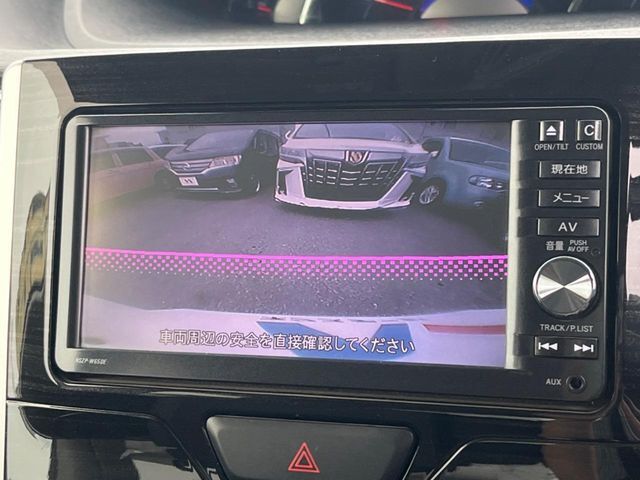 【バックカメラ】駐車時に後方がリアルタイム映像で確認できます。大型商業施設や立体駐車場での駐車時や、夜間のバック時に大活躍！運転スキルに関わらず、今や必須となった装備のひとつです！