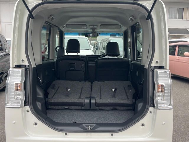 普段のお買い物や通勤、送迎等に十分な荷室スペースを確保しております。セカンドシートを倒すと、大きな荷物の積載も可能です♪