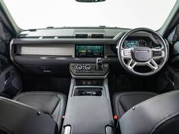 認定中古車　パノラミックルーフ　全席シートヒーター　純正19インチアルミ　ブラックパック　ワンオーナー　サイドステップ　アップルカープレイ　全周囲カメラ　セミパワーシート　プライバシーガラス