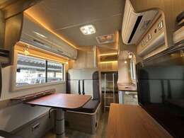 高級感の有る車内で素敵な旅の思い出を…家庭用エアコン・FFヒーター・24インチTV・7人就寝・リチウムバッテリー10kw