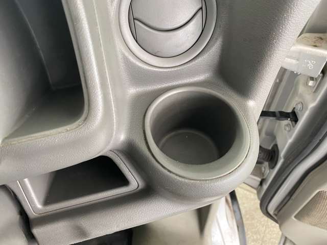 豊富な知識量を備えた自動車販売歴20年のスタッフが在籍している親切丁寧でアットホームなお店です！女性のお客様もお気軽にご来店ください！　【カーセンサーお問合せ用無料TEL：0078-6002-280014】