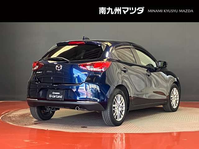 【MAZDA2】マツダのメーカー名を冠したコンパクトカーです。小さめの車体で運転しやすく、かつ5人乗りなので、家族が増えても安心です。「好きを探せる相棒」をコンセプトに誕生しました。外装は研磨をしております