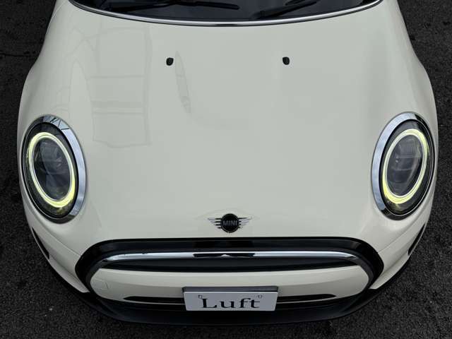 エンジンルーム内も大変綺麗な状態となります。ご納車前には各部点検整備も行います。