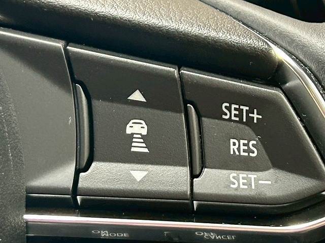 【レーダークルーズコントロール】装備で高速道路の運転も楽々です！追従型なので前の車両に合わせて速度調節ができ、渋滞などの際も楽々運転できますよ♪