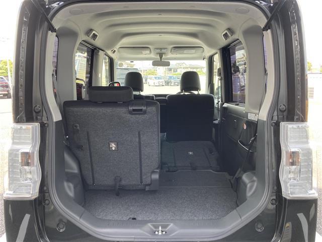 【トランク】積み込みやすくて、たっぷり積める荷室です。シートアレンジできるものは、乗車人数と荷物の量や大きさによってシートを動かすことができるので、より快適なドライブが可能です！