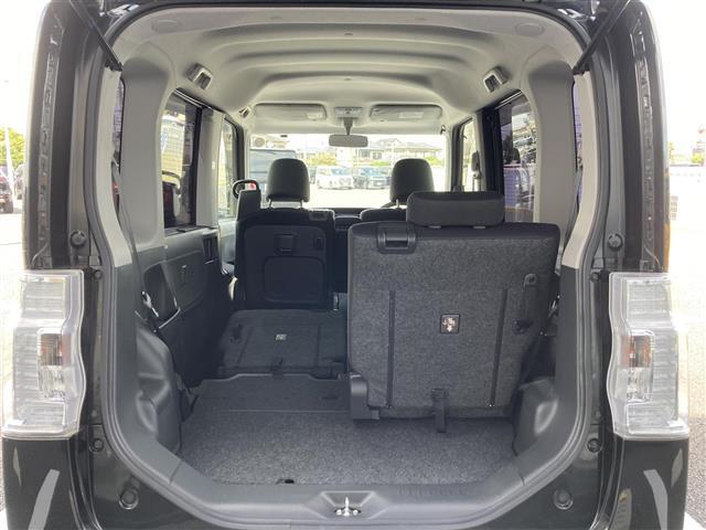【トランク】積み込みやすくて、たっぷり積める荷室です。シートアレンジできるものは、乗車人数と荷物の量や大きさによってシートを動かすことができるので、より快適なドライブが可能です！