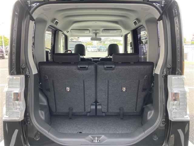 【トランク】積み込みやすくて、たっぷり積める荷室です。シートアレンジできるものは、乗車人数と荷物の量や大きさによってシートを動かすことができるので、より快適なドライブが可能です！