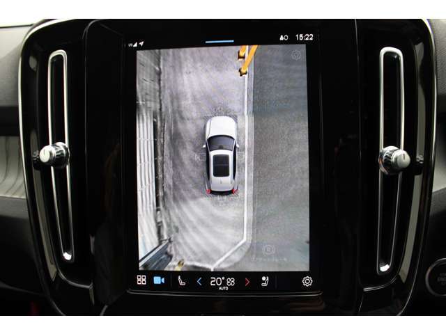 更に360°ビュー表示も可能です　車を上から見下ろしたように車外を確認できるため、一切の死角がない状態で駐車が可能です