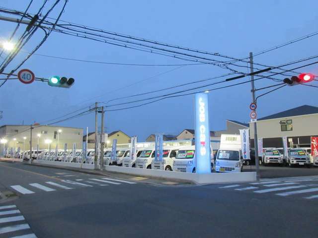 最寄り駅は大阪メトロ谷町線「出戸駅」又は、西日本JR「久宝寺駅」です。電車でご来店の際はお電話いただけましたら、スタッフがお迎えにあがります。Tel：072-998-7700