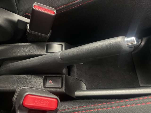 【運転席操作部】『運転席周辺の装備』の画像になります。快適なドライブを楽しむための機能が装備されています！運転席から触れるので使いやすいです！