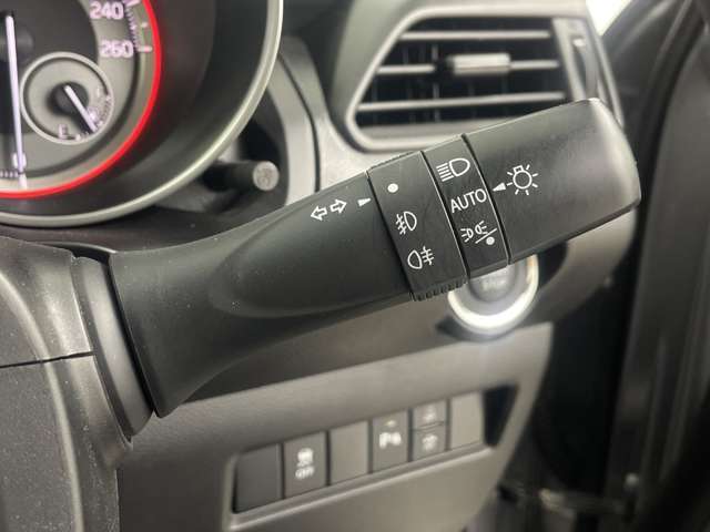 【運転席操作部】『運転席周辺の装備』の画像になります。快適なドライブを楽しむための機能が装備されています！運転席から触れるので使いやすいです！