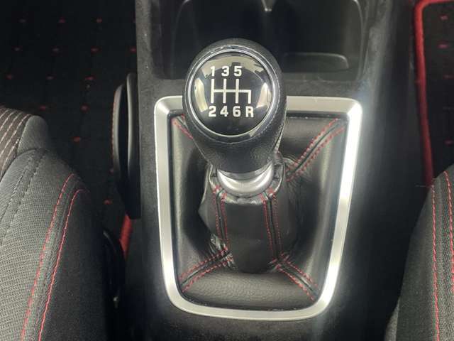 【シフトレバー】『シフトレバー』の画像になります。写真の内容に関してご不明点、ご質問等がございましたらお気軽にガリバー店舗までお問い合わせください。