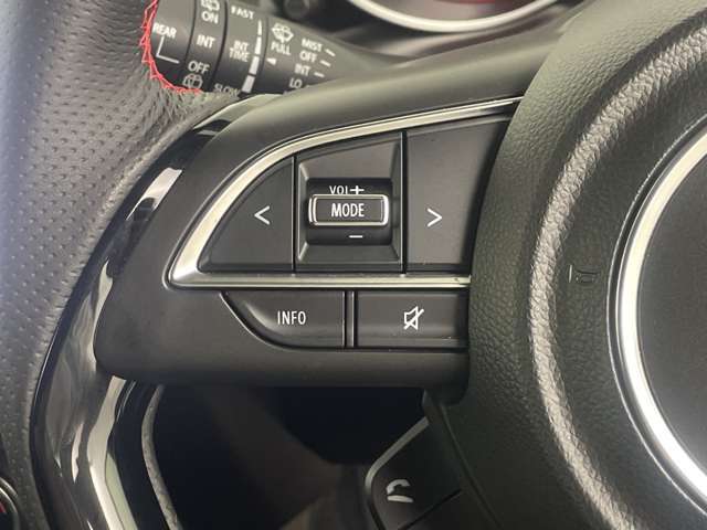 【運転席操作部】『運転席周辺の装備』の画像になります。快適なドライブを楽しむための機能が装備されています！運転席から触れるので使いやすいです！