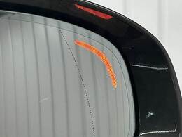 【ブラインドスポットモニター（BSM）】車線変更時に車両後方から来る車両を検知し安全をサポートする装置です。