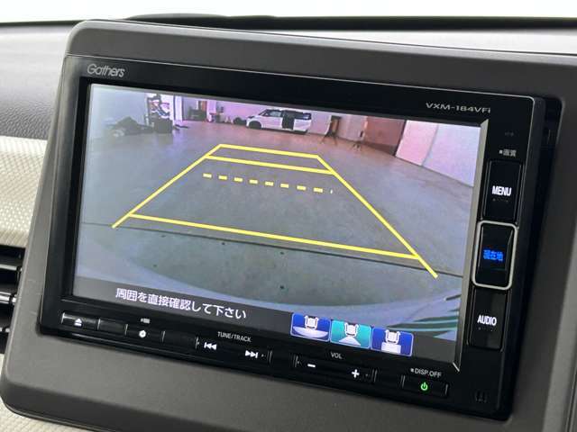 【バックモニター】後ろのカメラの映像がモニターに映し出されるので、後方の見えない死角や、障害物との距離感などもしっかり安全確認することができます！