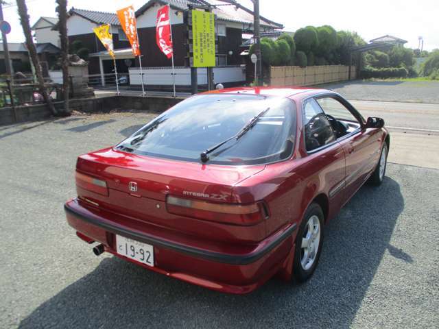 運転するにあたり、非常に安心出来ます。交差点などで目視をする際、最小限の身体の動きで確認が出来ます。小さな事ではあるかもしれませんが、「事故防止」「運転疲れ」を最小限まで抑えてくれ、