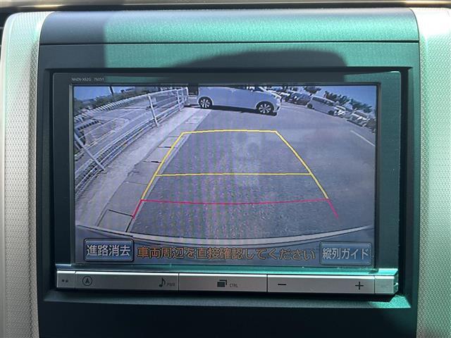 【バックモニター】後ろのカメラの映像がモニターに映し出されるので、後方の見えない死角や、障害物との距離感などもしっかり安全確認することができます！