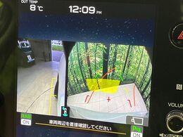 【バックカメラ】駐車時に後方がリアルタイム映像で確認できます。大型商業施設や立体駐車場での駐車時や、夜間のバック時に大活躍！運転スキルに関わらず、今や必須となった装備のひとつです！