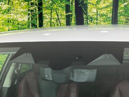 【アイサイトコアテクノロジー】衝突被害軽減ブレーキはもちろん、『渋滞時ハンズオフアシスト』や『渋滞時発進アシスト』『カーブ前速度制御』等、従来よりも幅広いシーンで安全走行をサポートしてくれます。