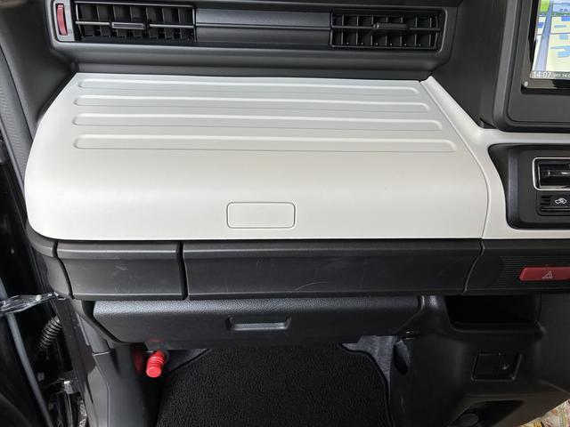 実用的な収納が、車内の各所にあります♪