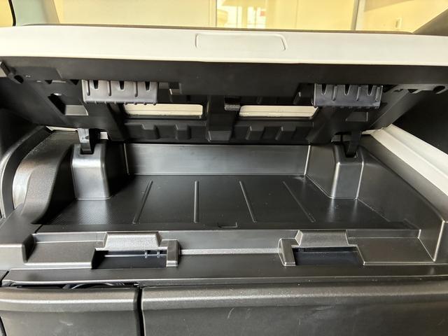 実用的な収納が、車内の各所にあります♪
