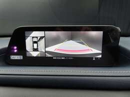 上空から俯瞰した映像で周囲の状況を確認出来る360°ビューモニターです。これなら狭い駐車場でも安心ですね。また、隠れたお子様やいつの間にか置かれたカートも確認出来ますね。