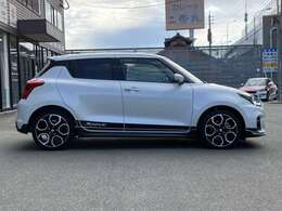 スズキ純正オプション品　サイドデカール装着