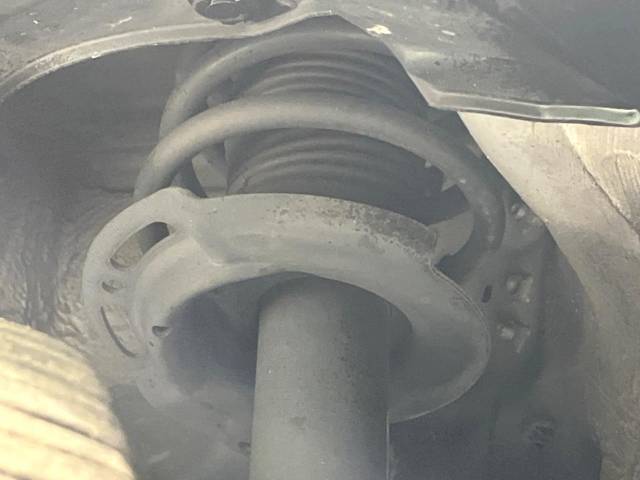 お車を安心してお乗りいただく為には、足回りの定期点検が欠かせません。サービスサポート（有償保証）では無料点検もご提供しており、安心のカーライフをお過ごしいただけるサポート体制が整っています。