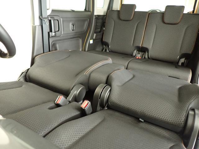 シートアレンジ多彩です。足を伸ばしてゆっくり休憩できる　広々車内です。