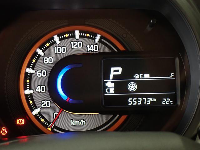 スピードメーター内の照明色で　エコ運転の確認ができます。ゲーム感覚でエコ運転を楽しめます。
