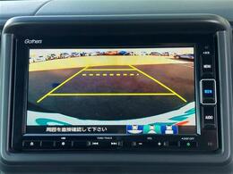 【バックモニター】後ろのカメラの映像がモニターに映し出されるので、後方の見えない死角や、障害物との距離感などもしっかり安全確認することができます！