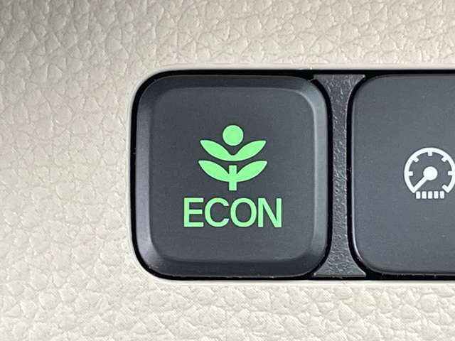 「ECONスイッチ」 エンジン、トランスミッション、エアコンの作動を制御して、省燃費運転をしやすくするように制御します♪